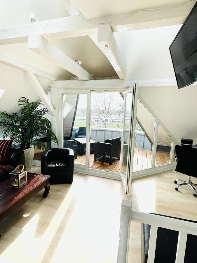 شقة دوسلدورف  في Luxury Rooftop Loft With River View 10Min To City المظهر الخارجي الصورة